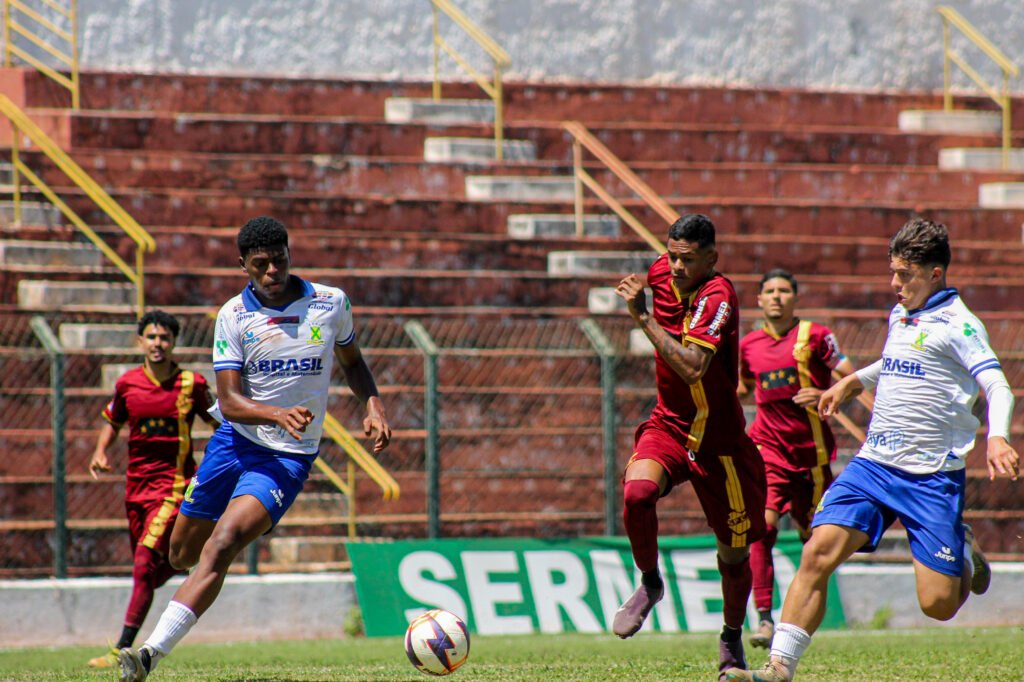 Sertãozinho empata em casa