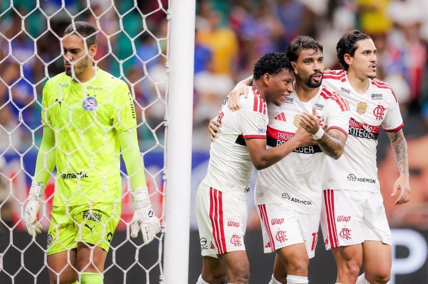 Flamengo vence Bahia por 3 a 0 na Fonte Nova  