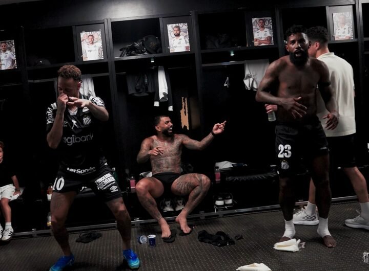 Neymar agita vestiário do Santos, e Coutinho recebe homenagem após vitória